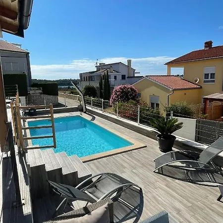 Luxury 2-Bedroom Apartment Near The Beach With Private Pool -Exclusive Use Banjole Exterior photo